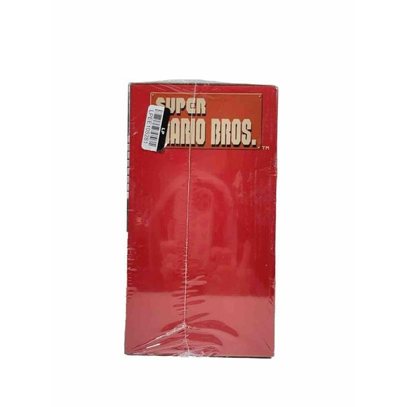 Nintendo Super Mario Retro Gamers Collector Box 7 Exclusive Pieces - Picture 11 of 11